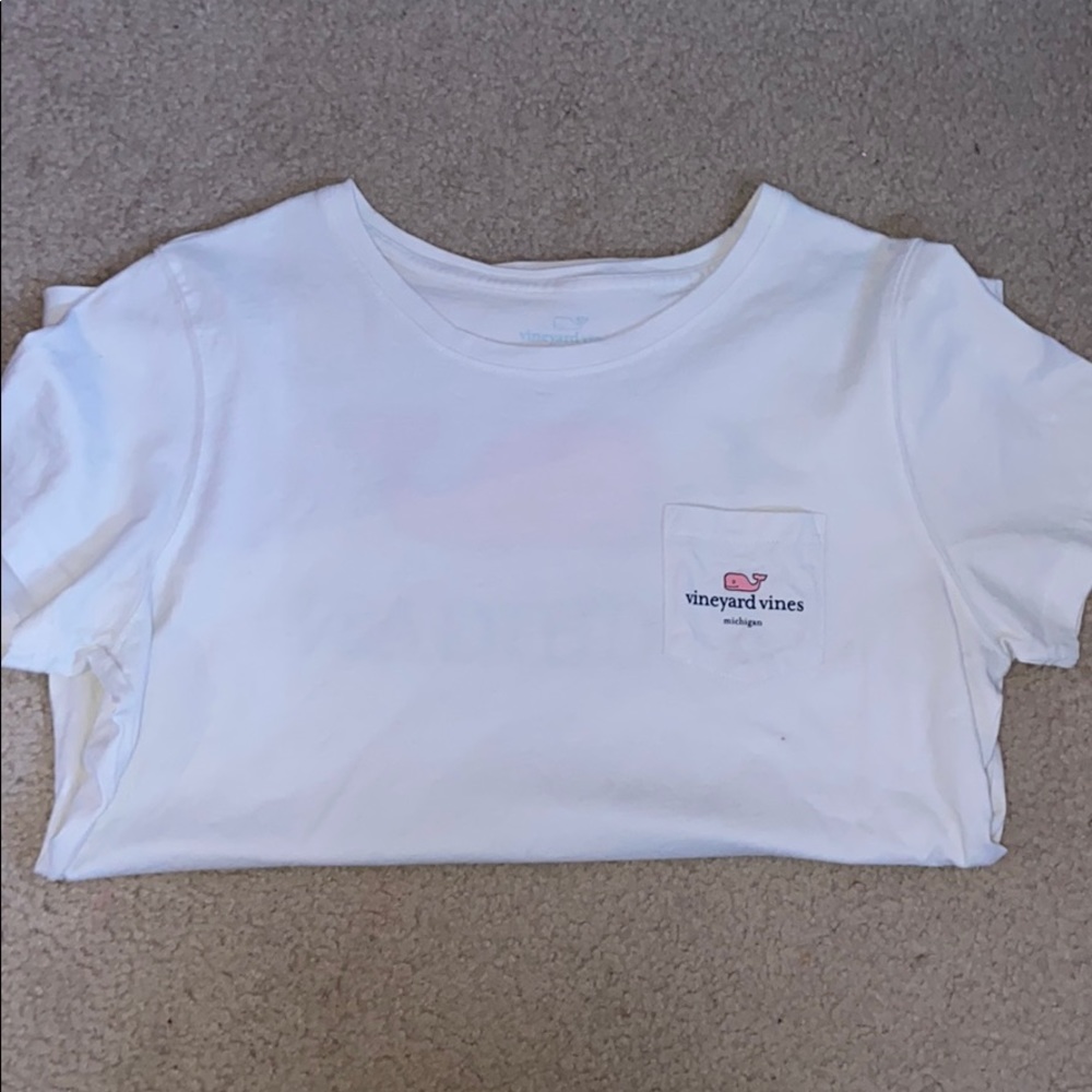 Vineyard vines t-shirt